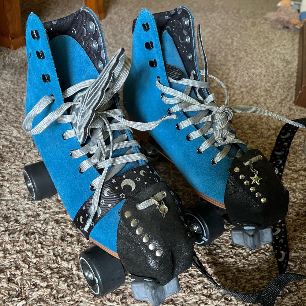 Size US 10 Blue Suede Moonlight Roller Roller Skates